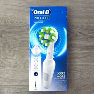 Oral-B Pro 1000 Rechargeable Toothbrush